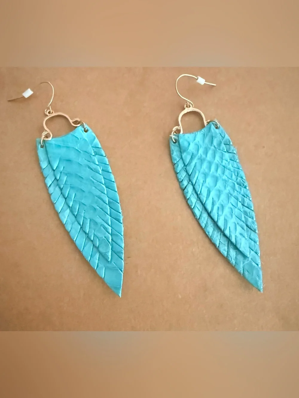 Chic Soul Handmade Turquoise Fringe Leaf Earrings with Gold Tone Hooks